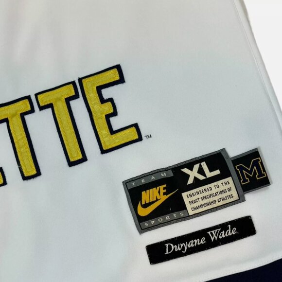 Vintage Dwayne Wade Nike Marquette Jersey NCAA Size XL Stitched White Gold EUC - Picture 2 of 3